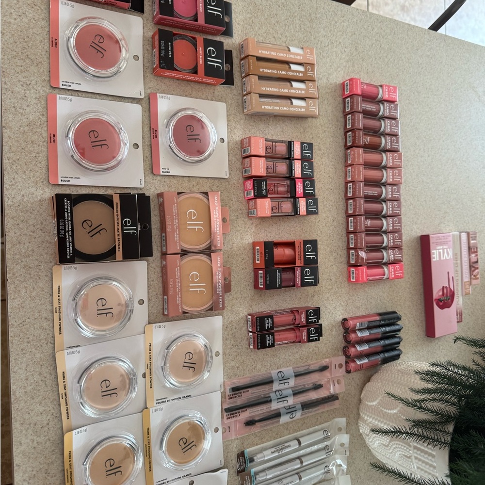Cosmetics Assorted Makeup Set - Picture 6 of 6